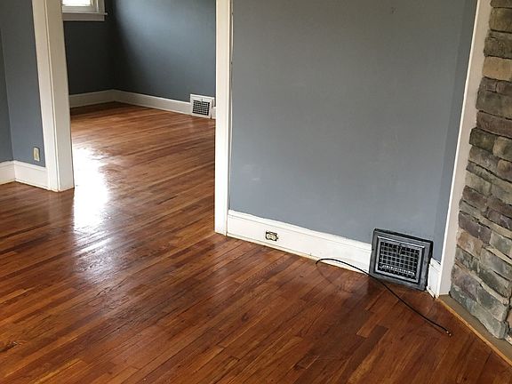 LIVINGROOM/DINING ROOM