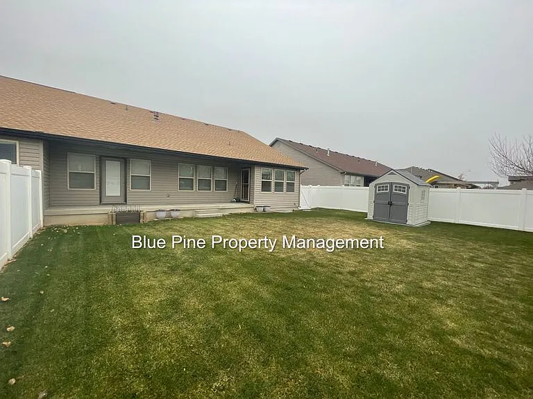 3601 Delaware Ave — Photo 32