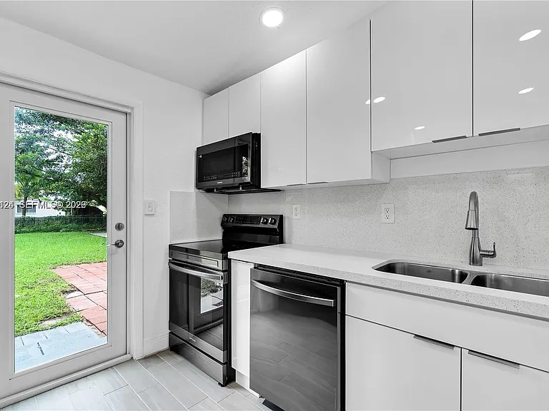 1175 NW 133rd St — Photo 3