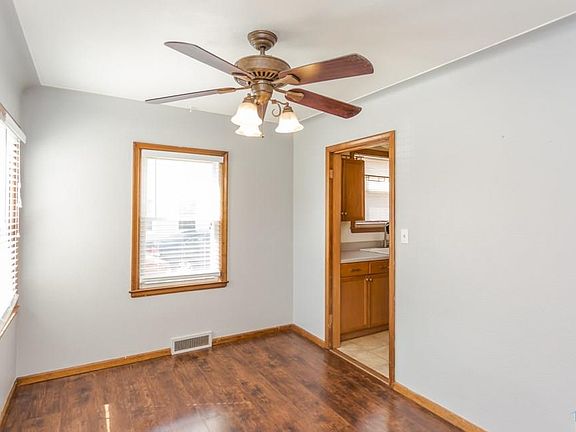 5th image of 131 Helen Dr