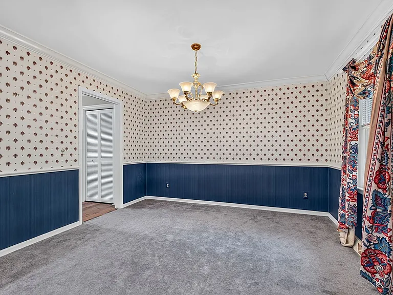 1037 Law Ln — Photo 11
