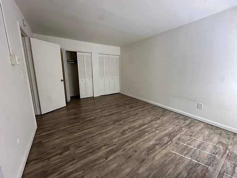 University Park Apartments near Cornell University — Photo 273