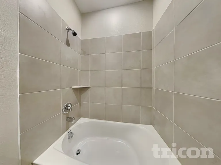 2106 Silver Charm Ln — Photo 15