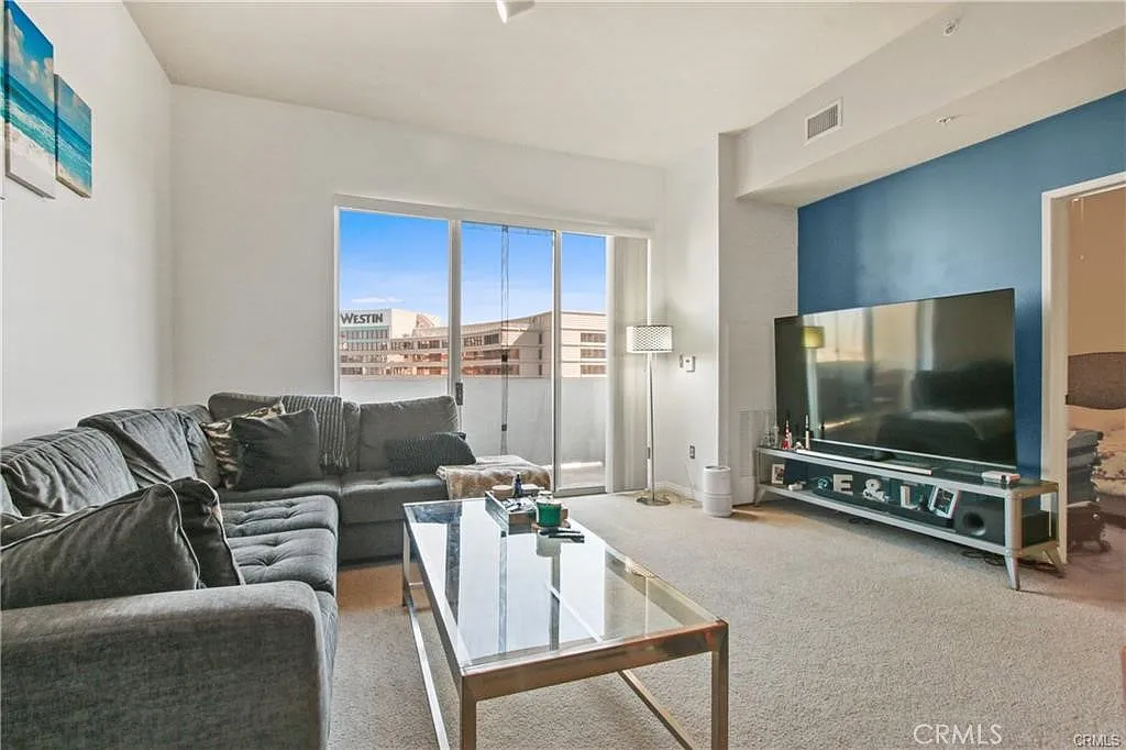 1 bed, 720 sqft, $2,700 — Photo 2
