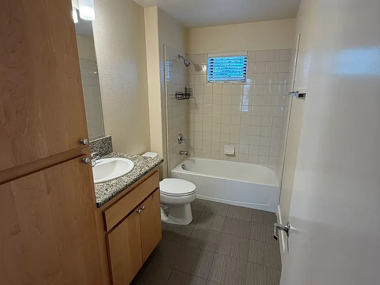 2609 R St — Photo 5