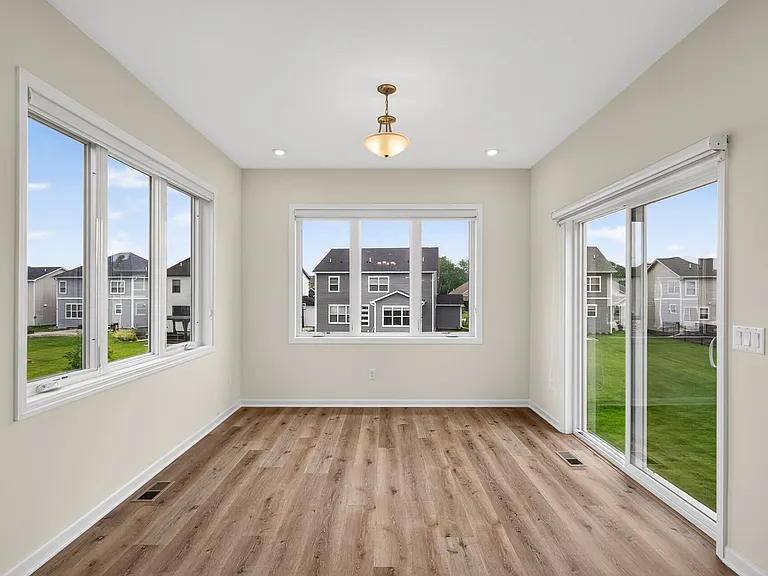 1939 Mulberry Ln — Photo 12