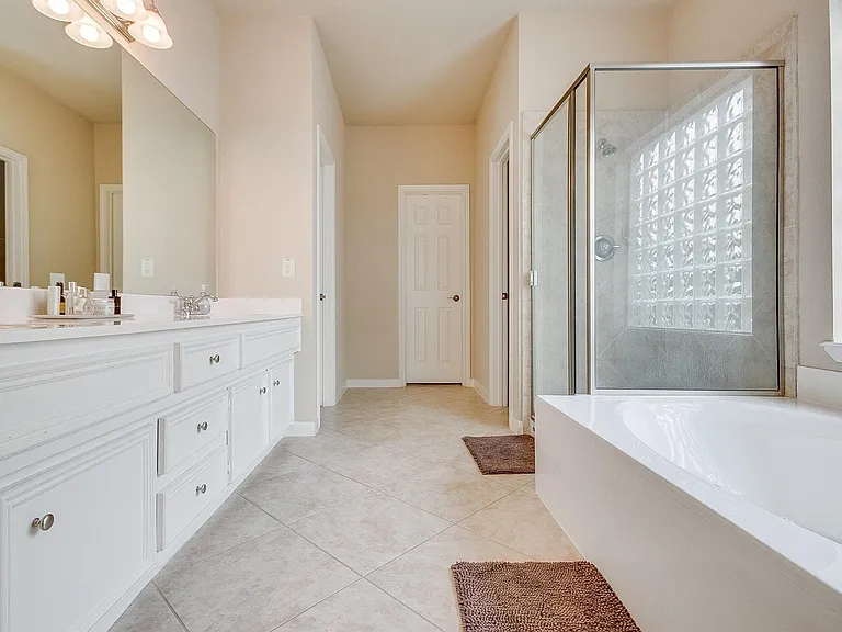 4618 Ambrosia Springs Ln — Photo 16