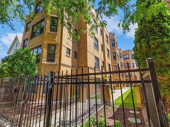 2nd image of 1655 N Fairfield Ave APT 302
