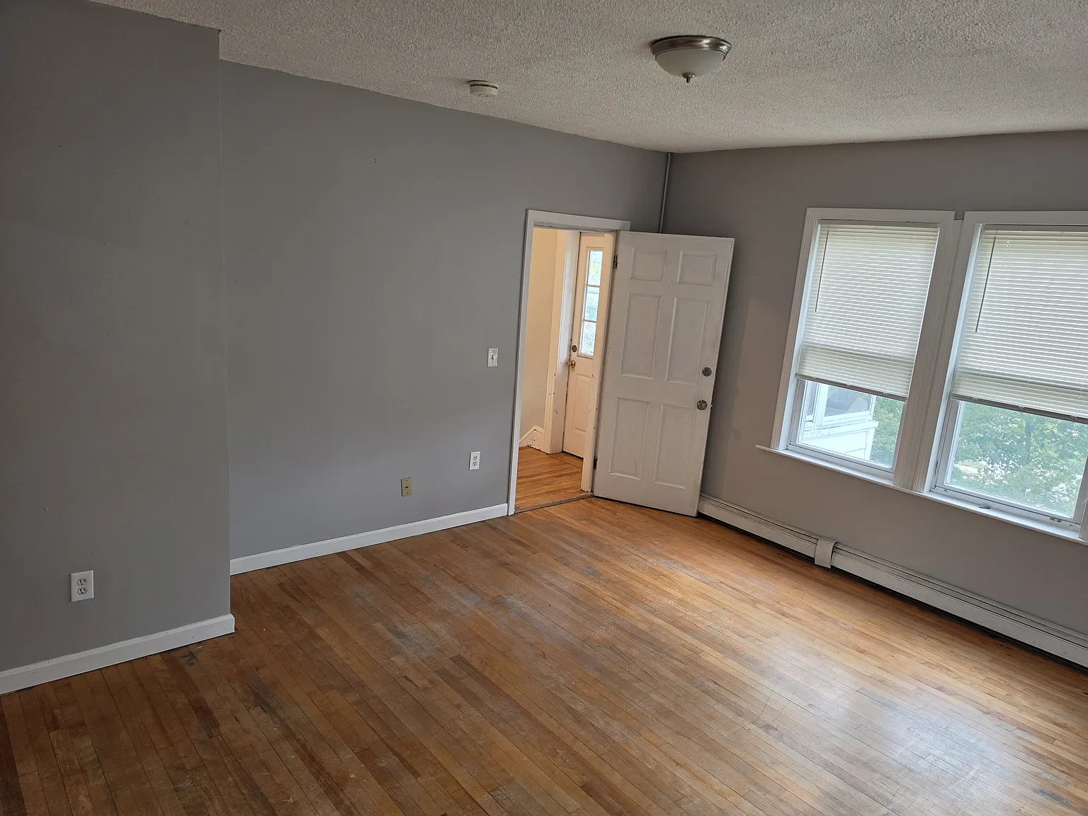 3 bed, 1225 sqft, $2,200 — Photo 4