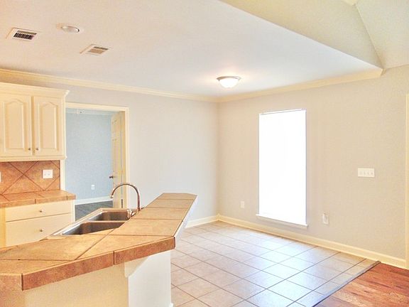 4th image of 405 Willow Bay Dr