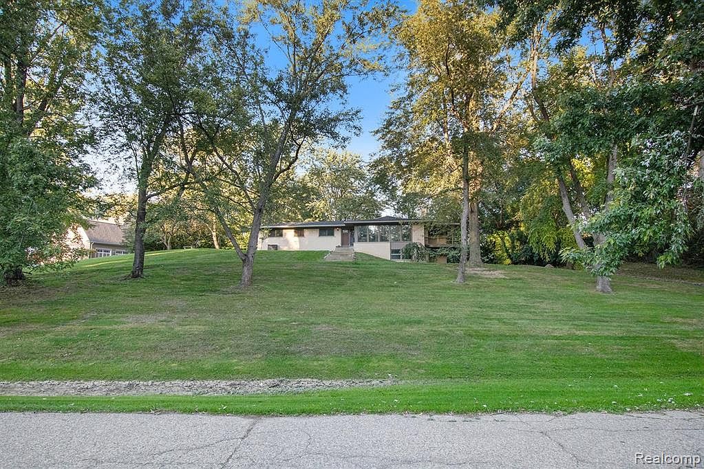 4455 Charing Cross Rd, Bloomfield Hills, MI 48304 Zillow