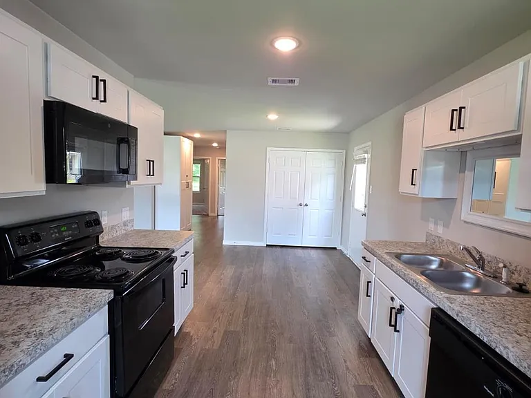 1403 W Virginia St — Photo 4