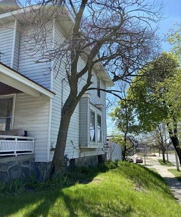 3rd image of 330 Franklin St SE