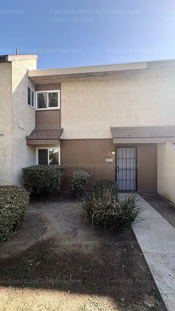2 bed, 1.5 bath, 966 sqft, $1,600 — Photo 2