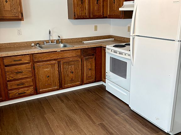 2nd image of 150 Robert St #1