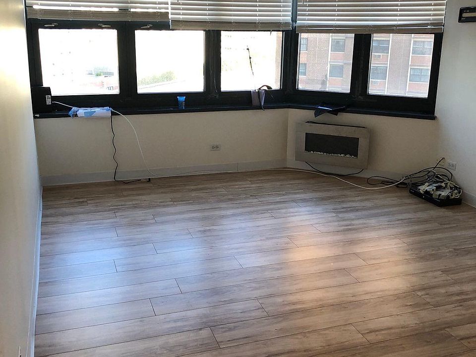 1st image of 3660 N Lake Shore Dr APT 813