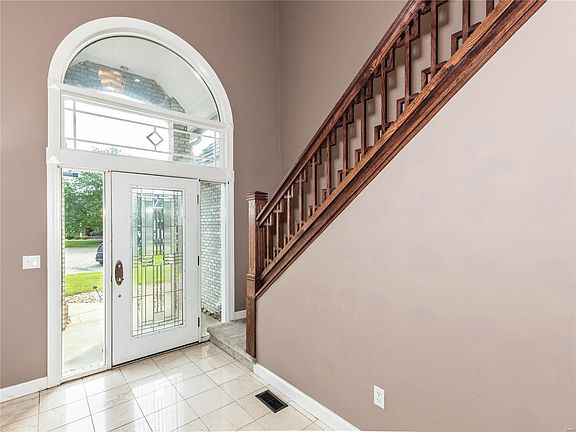 3rd image of 12 Pembrooke Ct