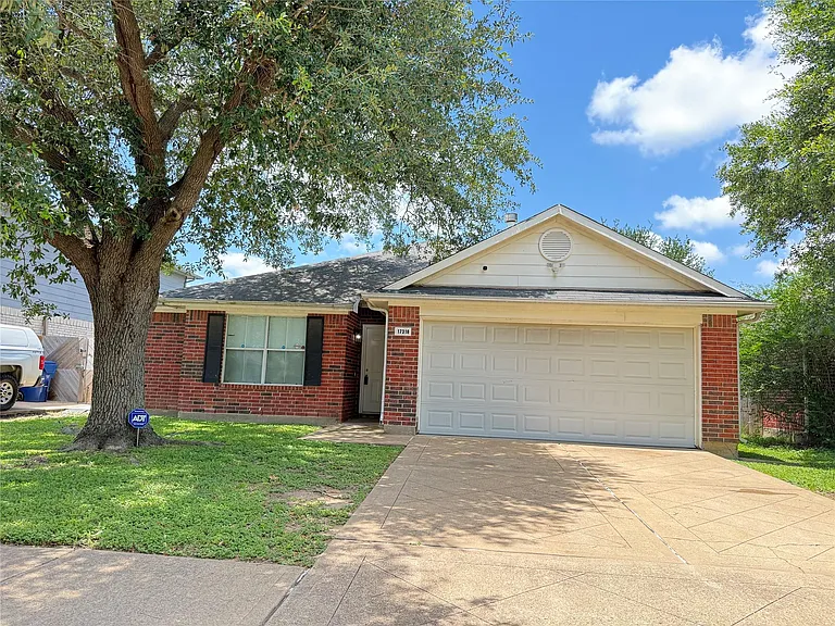17318 Glenmorris Dr — Photo 1