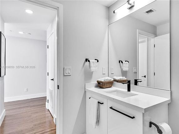 5th image of 888 Biscayne Blvd APT 812