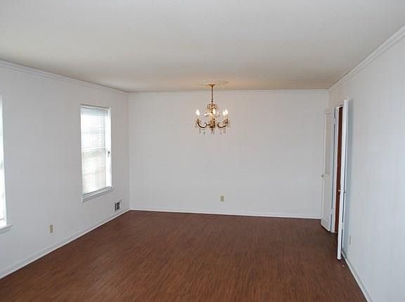 3rd image of 706 Winifred Dr