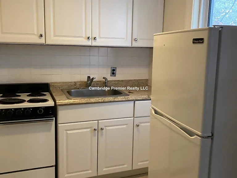 48 Kirkland St #4 — Photo 16