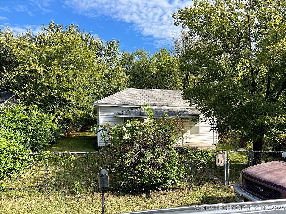 2nd image of 1006 W 13th St