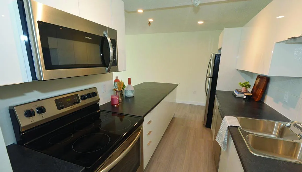 Quinpool Court — Photo 3