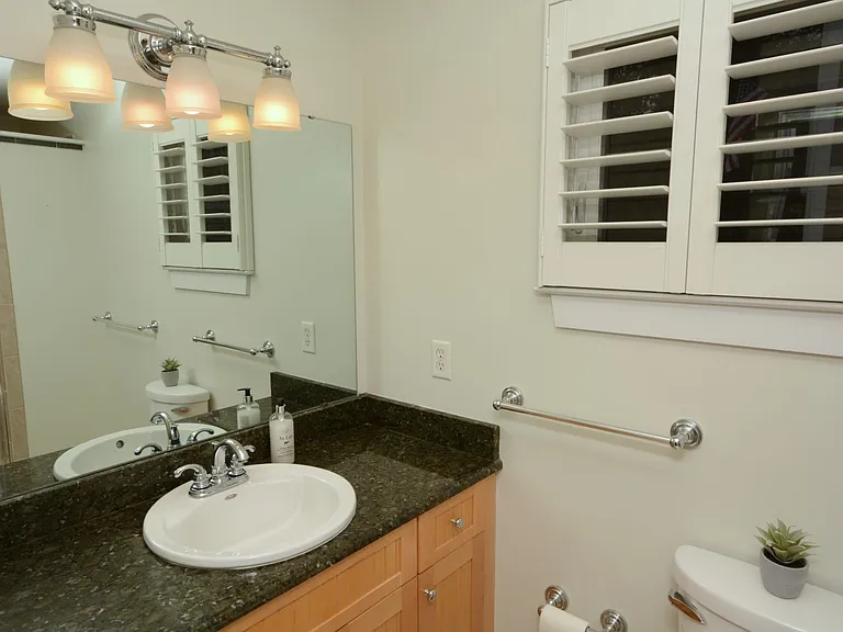 4116 Pretty Lake Ave — Photo 42