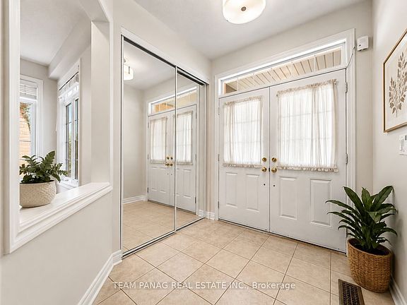 5th image of 47 Sorbonne Dr