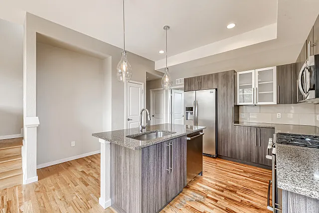 2100 N Clay St — Photo 8