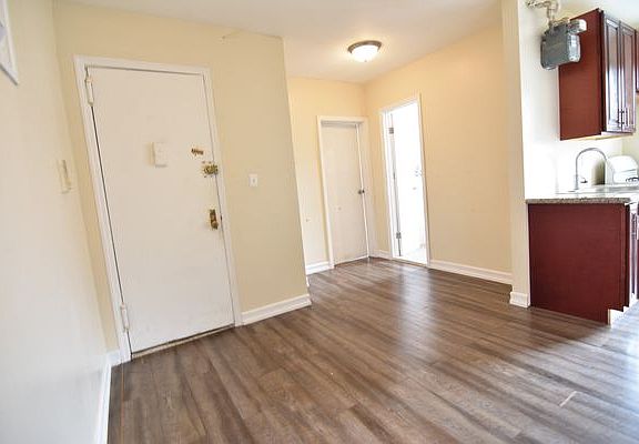 3rd image of 686 E 234th St APT E8