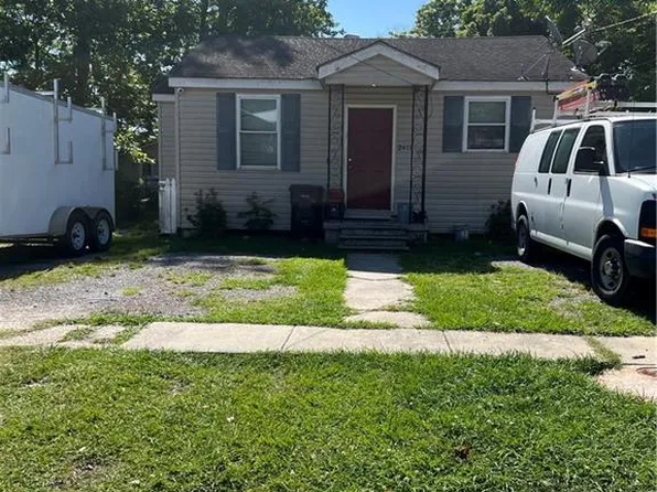 2411 Tournefort St, Chalmette, LA 70043