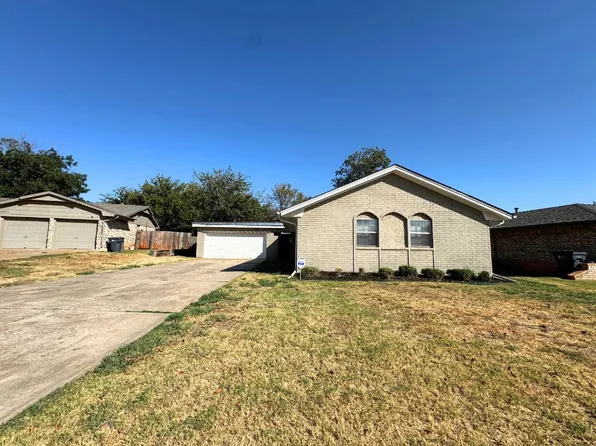 5817 N Seminole Ct, Warr Acres, OK 73132