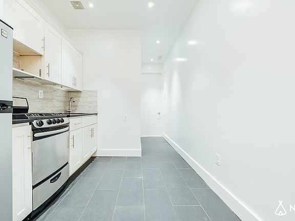 2nd image of 33 Montrose Ave APT 2R