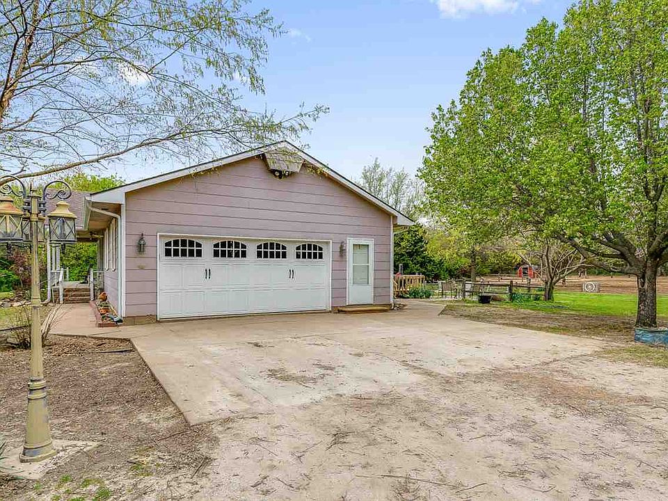 2nd image of 1578 E Deer Trail Dr