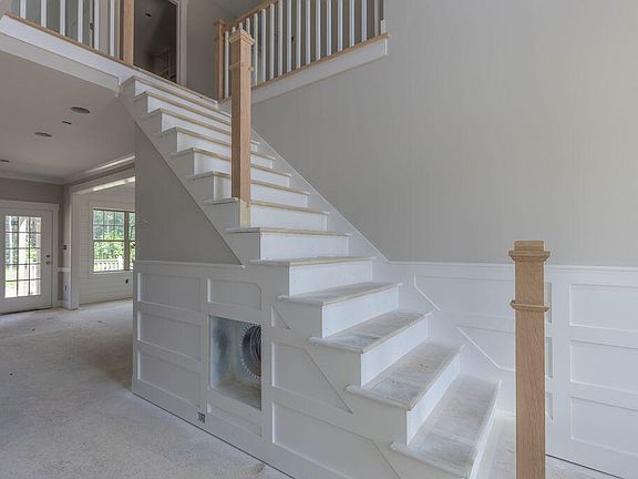 3rd image of 66 Sanders Farm Dr