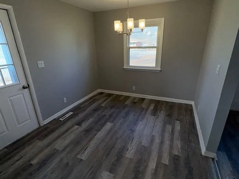3017 E Riverside Dr — Photo 3