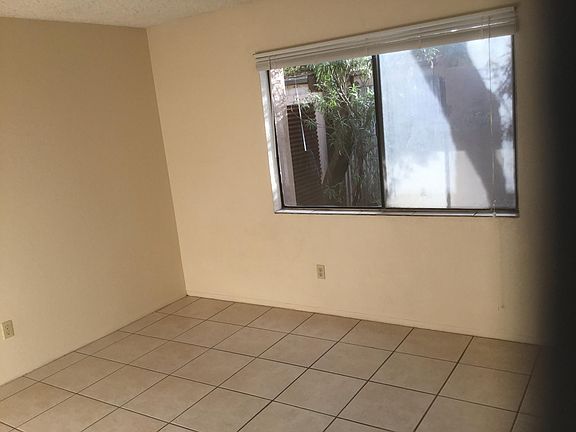 5th image of 2526 E Elm St