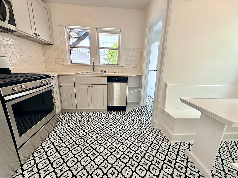 2471 W Ave 32 — Photo 9