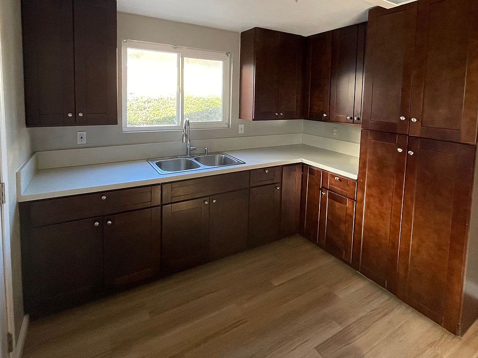 1st image of 839 N Vineyard Ave APT A