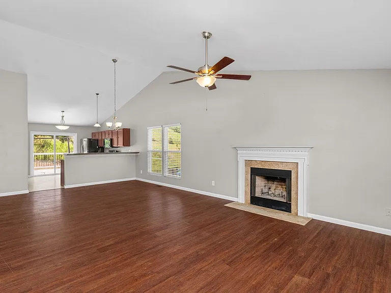 6593 Buckingham Palace Dr — Photo 5