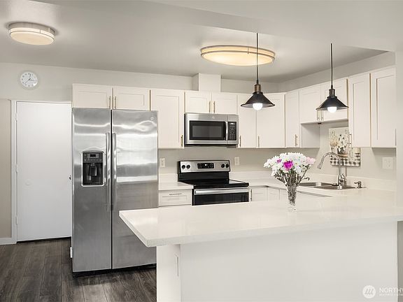 5th image of 803 Dayton Avenue NE