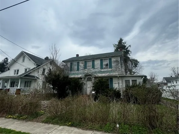 19 Maple Ave, Gowanda, NY 14070