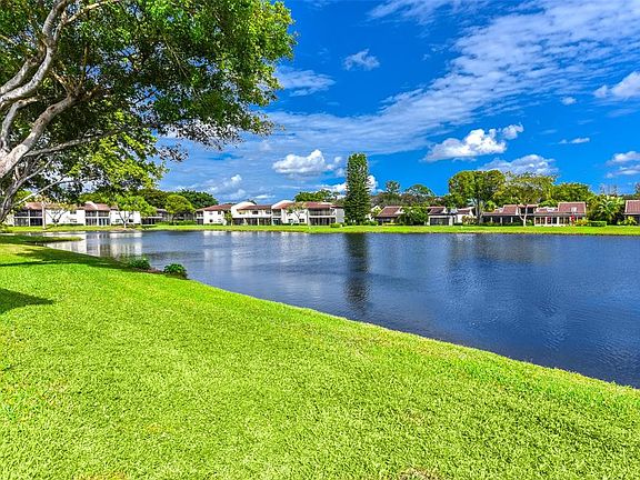 4th image of 21827 Arriba Real #L