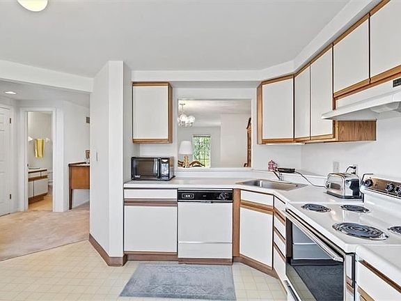 4th image of 468 Shadywood Dr