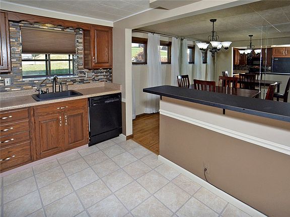 4th image of 2070 Thomas Dr