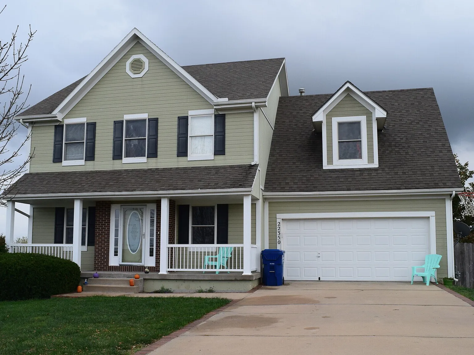4 bed, 2.5 bath, 2471 sqft, $2,600 — Photo 1
