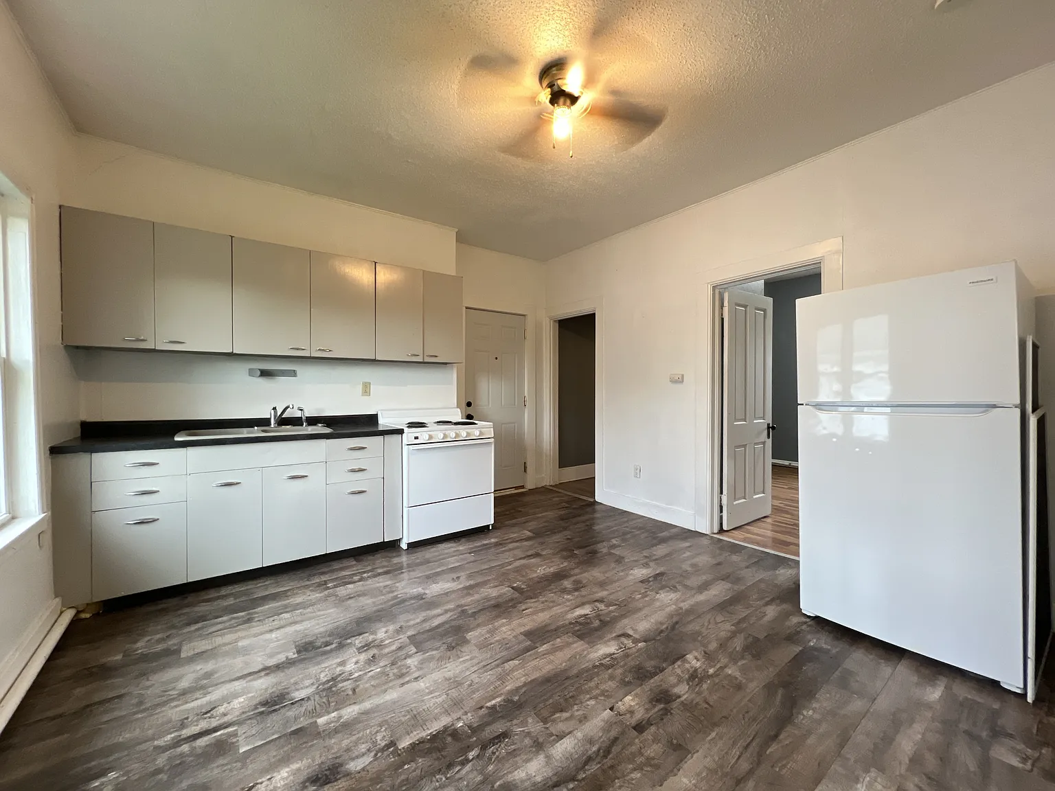 1008/1010 Rhomberg Avenue - 1010-1/2 — Photo 3