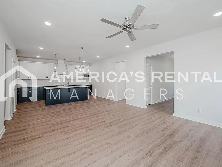 1009 Grand River Blvd W — Photo 16