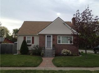 61 Sunset Ter, Cranston, RI 02905